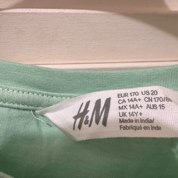 H&M Mickey Mouse Girls Short-Sleeved Tee NWOT - Picture 4 of 6